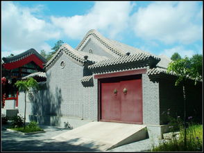 青磚碧瓦的仿古建筑