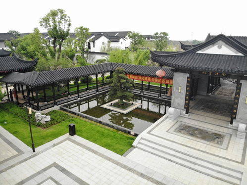 中式庭院的風(fēng)格以及建造,都是因?yàn)榉鹿沤ㄖ利? />
</span>
<span id=