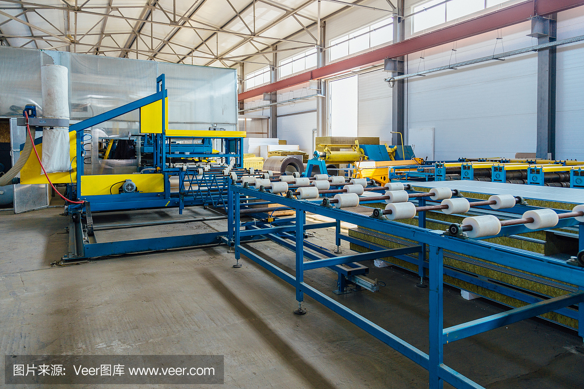 保溫夾芯板生產(chǎn)線。滾筒輸送機(jī),車間隔熱板組裝機(jī)